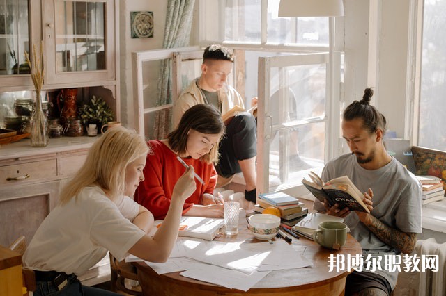 湖北哪里的職業(yè)學(xué)校能讀計(jì)算機(jī)動(dòng)畫(huà)制作專(zhuān)業(yè)