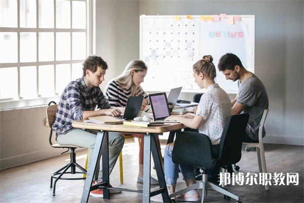 湖南哪里的職業(yè)學(xué)校能讀計(jì)算機(jī)動漫與游戲制作專業(yè)