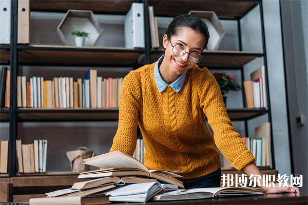 廣西哪里的中職學(xué)校能讀計(jì)算機(jī)動漫與游戲?qū)I(yè)