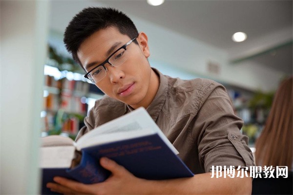 廣西哪里的中職學(xué)校能讀網(wǎng)頁平面設(shè)計(jì)專業(yè)