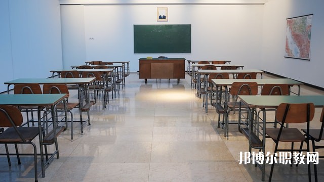 四川哪里的中職學校能讀服裝設計師專業(yè)